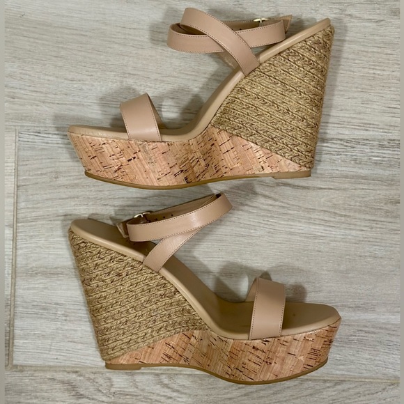 Worn once! In excellent condition. Stuart Weitzman 5050 wedge Sz 11 - Picture 3 of 5